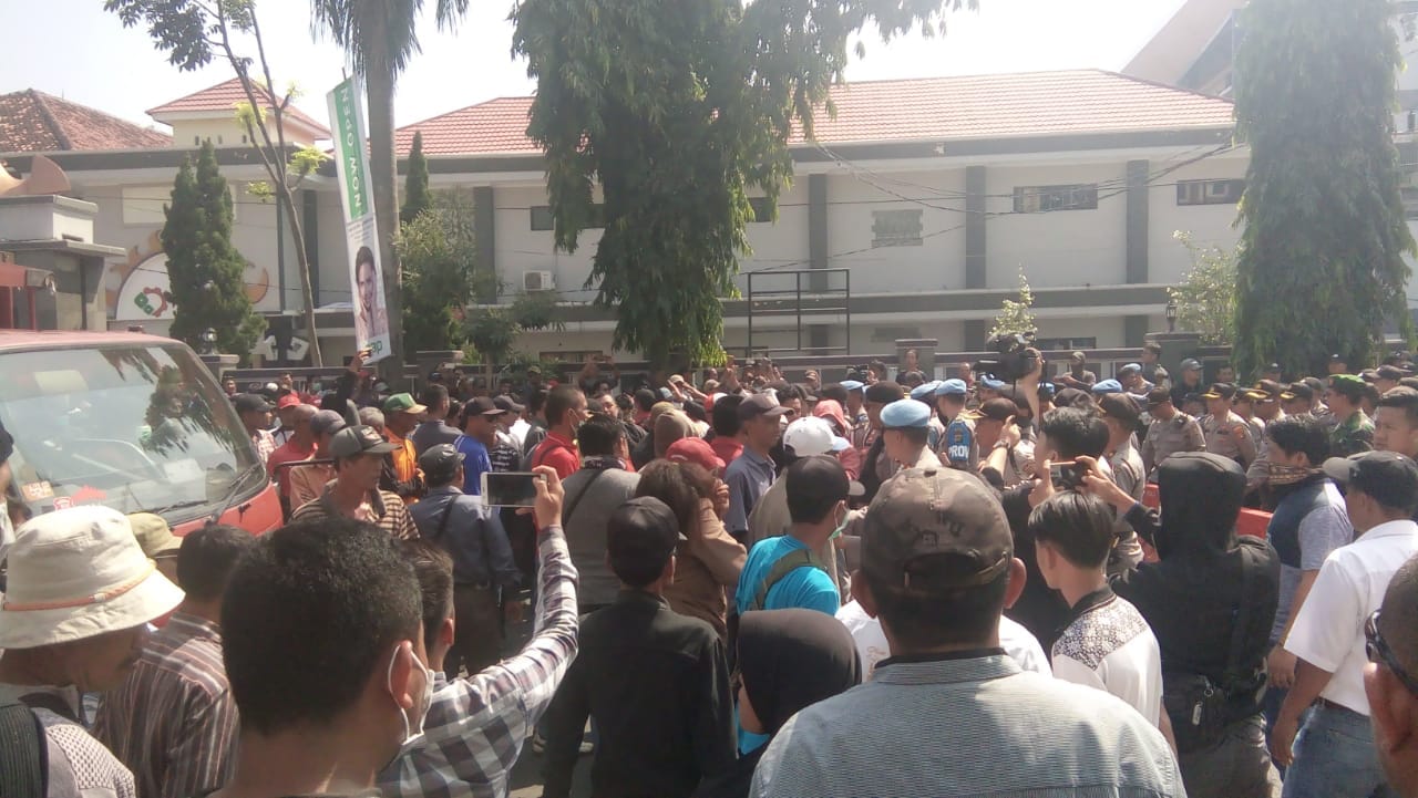 Aksi Massa KRLUPB Sempat Ricuh, Polisi Turunkan K9