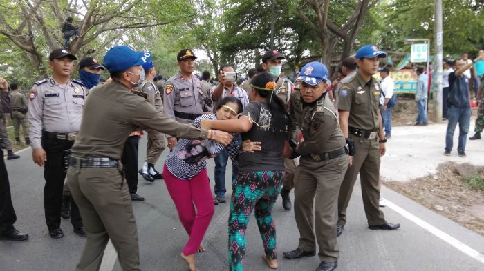 Bentrok Penggusuran Lima Aktifis Dan Pedagang Terluka