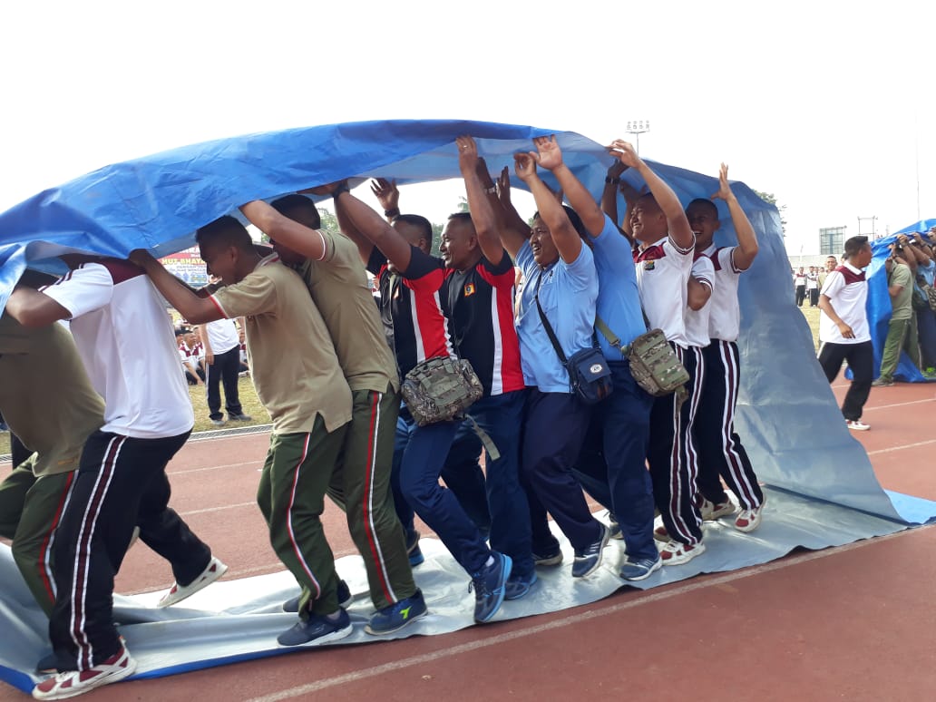 Ratusan TNI-Polri Polda Lampung Joget Dan Senam Bareng Rayakan Hari Bhayangkara ke-72