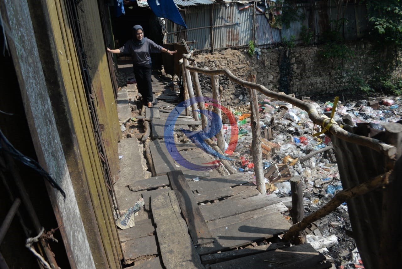 Lantai Pasar Smep Belum Diperbaiki Pengunjung Pasar Jadi Korban?