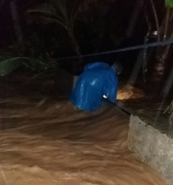 Akibat Itensitas Hujan Tinggi Jalan Raya Gisting Tanggamus Terendam