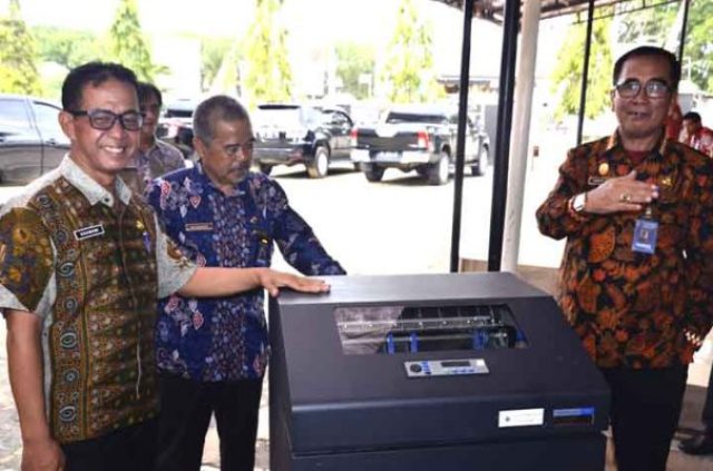 Mesuji Terima Hibah Mesin Cetak KPP