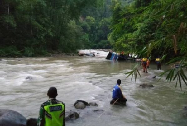 Bus Sriwijaya Bengkulu-Palembang Terjung Ke Jurang 26 Penumpang Tewas, 18 Teridentifikasi