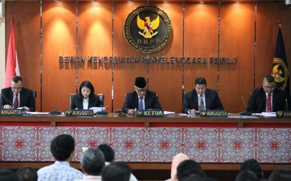 DKPP Juga Pecat Ketua KPU Pesisir Barat, Tiga Anggotanya Sangsi Peringatan