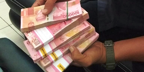 Modus Bisa Masukin AKPOL Wanita Mantan Caleg Demokrat Dapil Sidomulyo Garap Uang Tetangganya Rp1,8 Miliar?