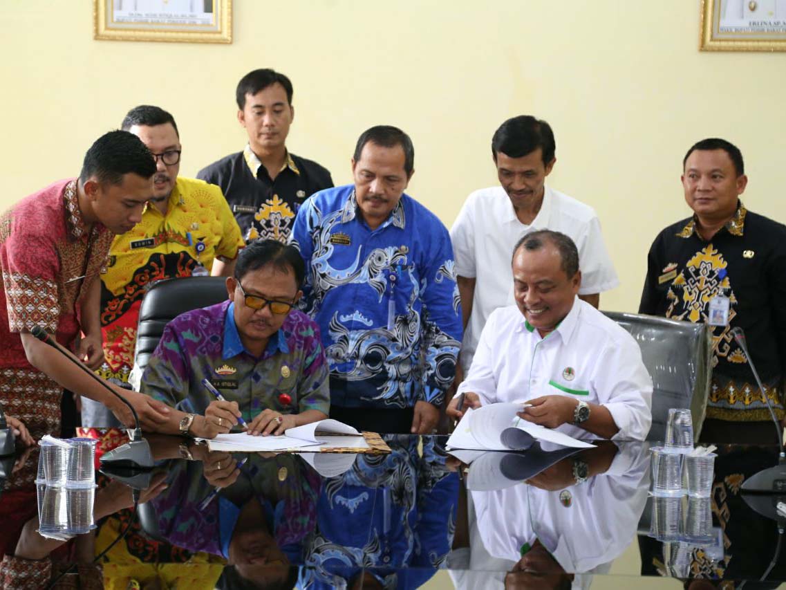 Pemkab Pesibar Dan TNBBS Tanda Tangani MoU Hibah Tanah Dan Aset