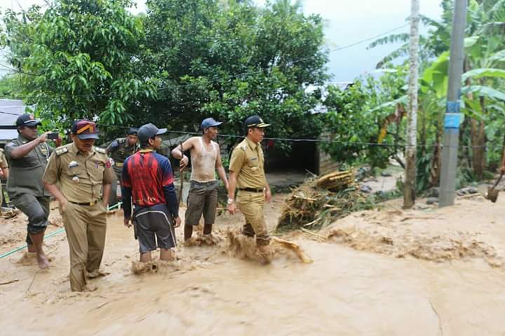 Parosil Mabsus Tinjau Banjir Bandang Pekon Tembelang