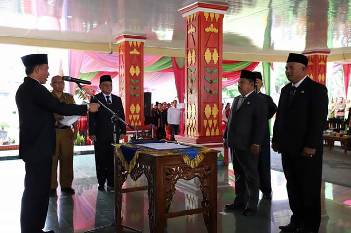 Parosil Mabsus Lantik Sekertaris Daerah dan Kadisdik Lampung Barat