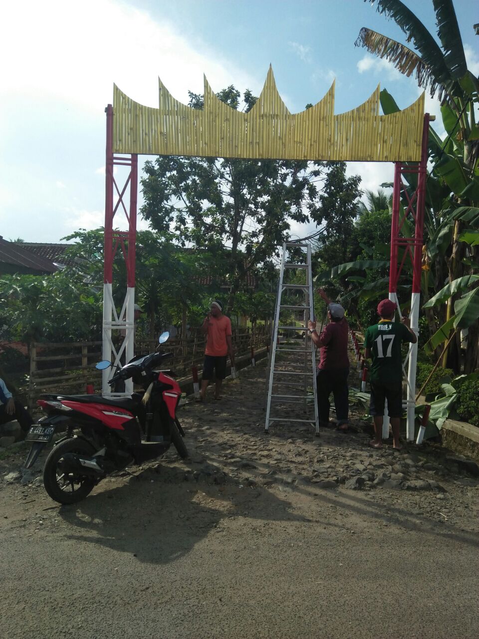 Masyarakat Pekon Sridadi Saling Bergotong-royong
