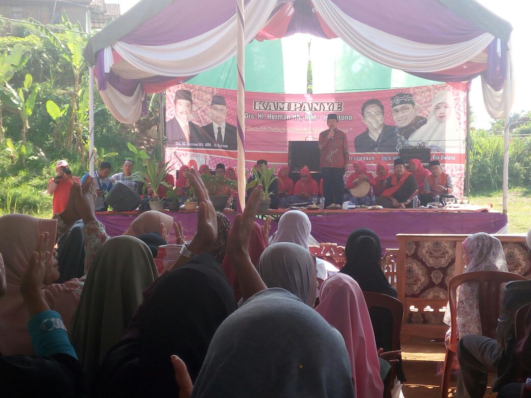 Di Sumber Jaya Lambar Warga Berharap Herman HN Sejahterakan Petani Kopi