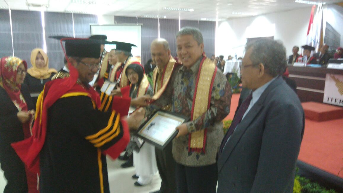 Arinal Djunaidi Bantu Teleskop Kampus Itera