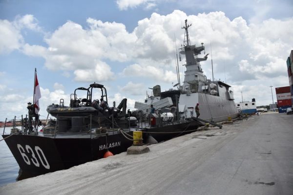 KRI Halasan-630 Sandar Didermaga Dwikora Pontianak