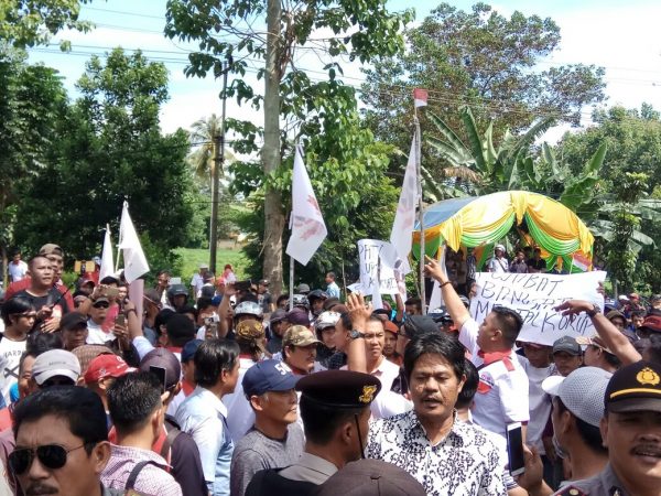 Kontraktor Terus Demo Pemda Lampung Utara