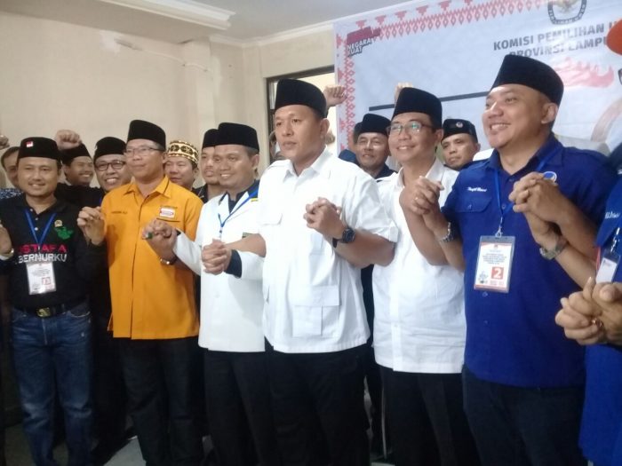 Pengurus PKB dan Kyai Dampingi Mustafa Daftar KPU