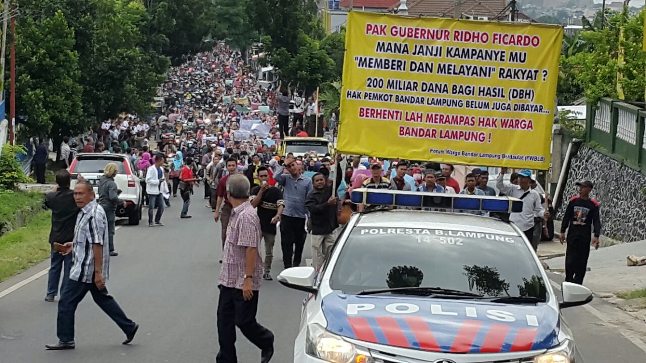 Tuntut DBH Seribuan Warga Bandarlampung Demo Pemprov Lampung