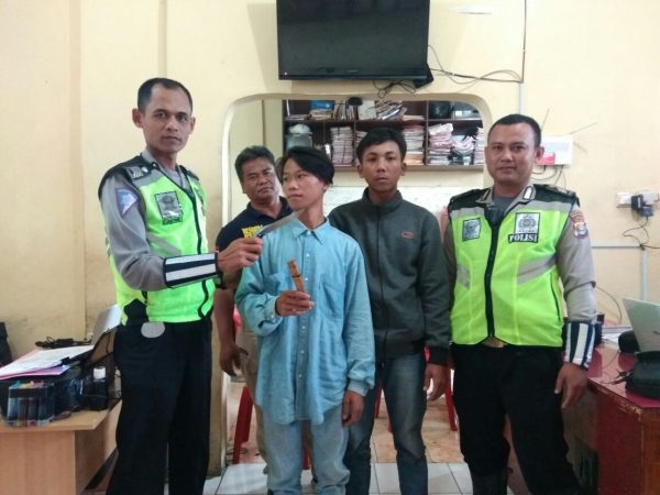 Lantas Polresta Tangkap Dua Pengendara motor Bawa Sajam