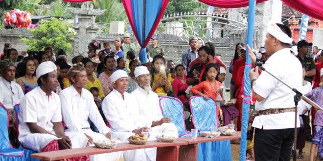 Umat Hindu Trimulyo Angkat Sumpah Dukung Mustafa