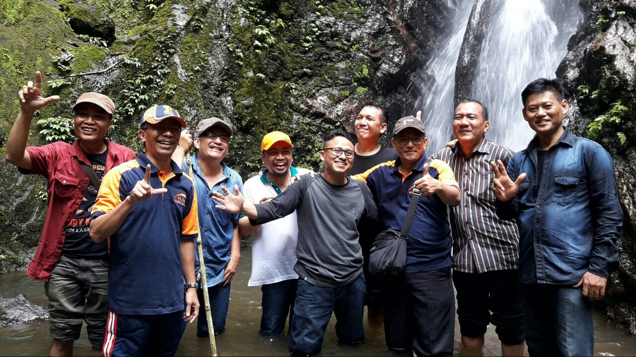 Menikmati Musim Durian Bonus Air Terjun Cikawat Tahura