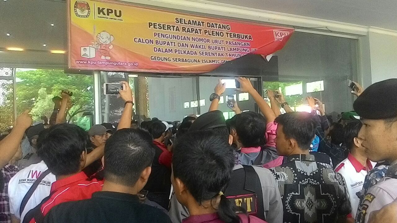 KPU Lampura Melarang Wartawan Liputan Pleno Pengundian Nomor Urut