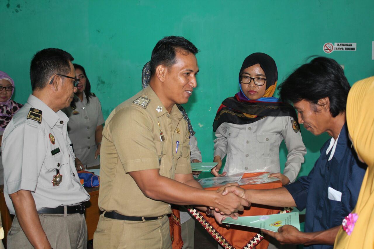 Pemkot Metro Serahkan Sertifikat Tanah Warga Hadimulyo Timur