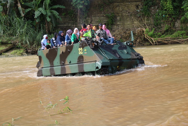 Rombongan Paud Out Bond Naik Tank Baja Tenggelam Disungai