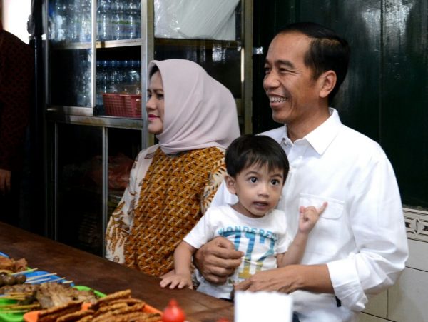 Isi Liburan Panjang, Presiden Makan Soto Bersama Keluarga