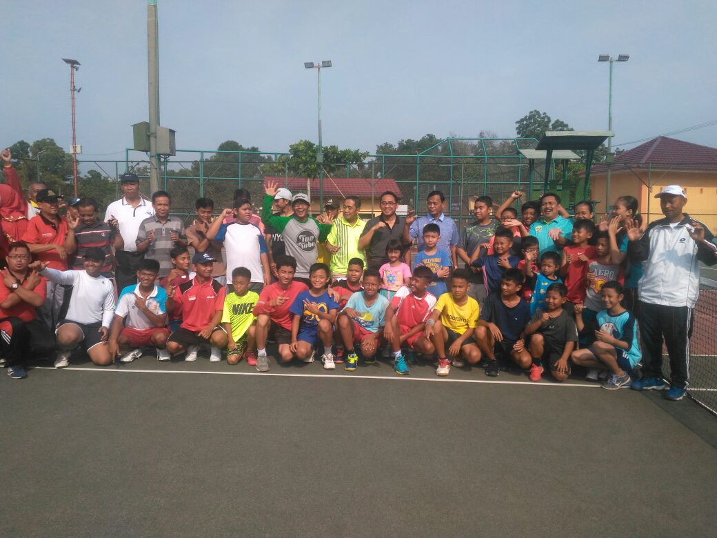 Walikota Metro Buka Kejuaraan Tennis Lapangan Walikota Cup 2018
