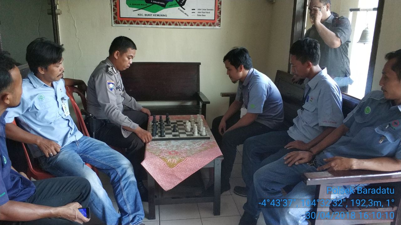 May Day Polsek Baradatu Lomba Catur Dengan Buruh
