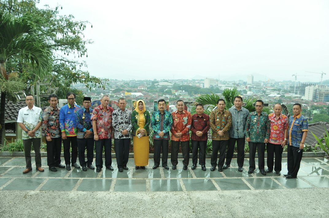 Pj. Sekdaprov Hamartoni Ahadis Dorong Peneguhan Komitmen Pengembangan TIK dan SPBE di Provinsi dan Kabupaten/Kota