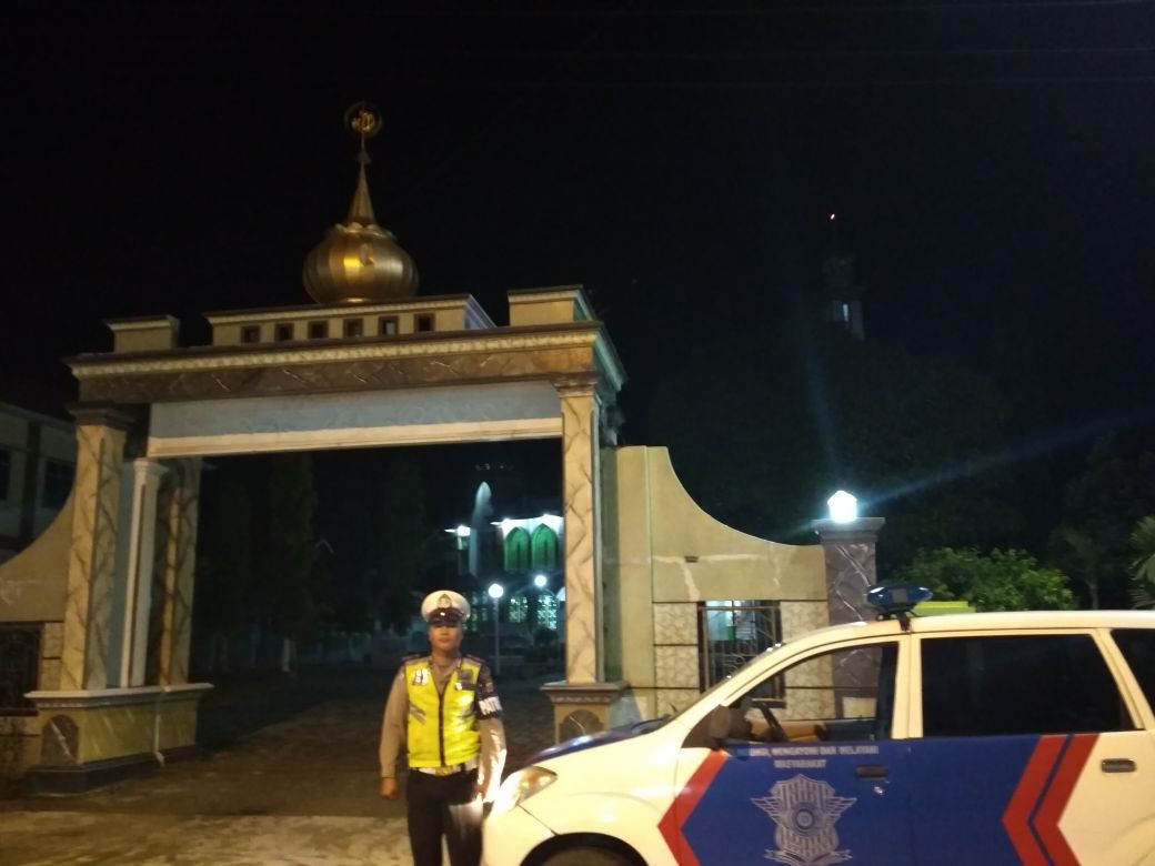 Lantas Polres Pesawaran Siaga Pam Malam Lalin Lokasi Tarawih Masjid Padat Jamaah