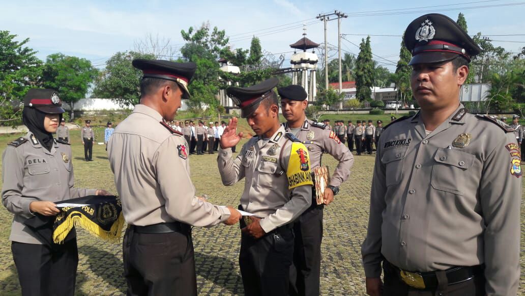 Hari Kesadaran Nasional, AKBP Eka Mulyana Beri Reward Personel Berprestasi