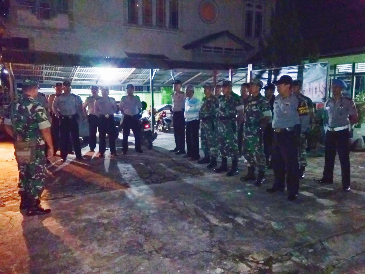 Polsek Pontianak dan Koramil Patroli Bareng