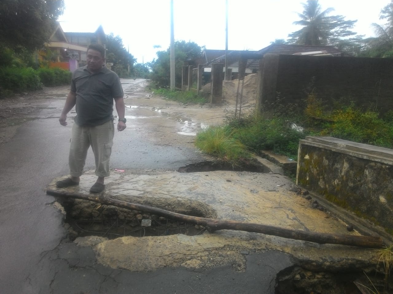 Gorong-Gorong Ambrol Akses Warga Dua Desa Terhambat