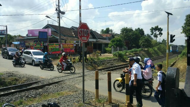 Palang Pintu Perlintasan Kereta Api Di Lampura Banyak Rusak