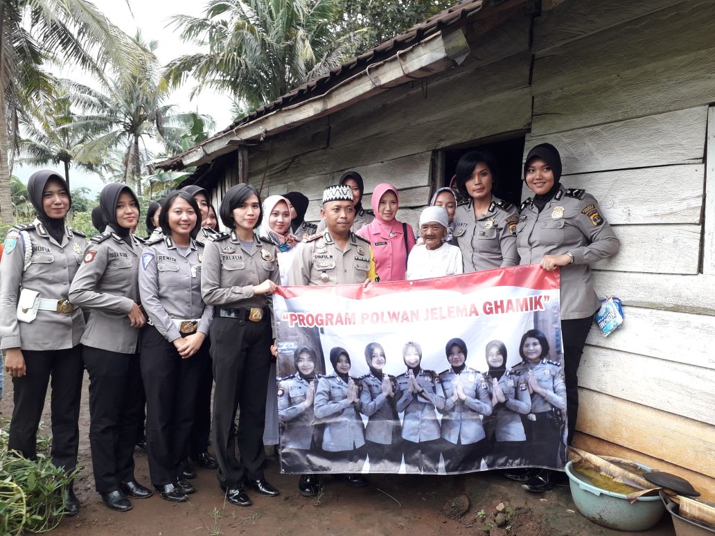 Kapolres Pesawaran Pimpin Kegiatan Polwan Bermasyarakat