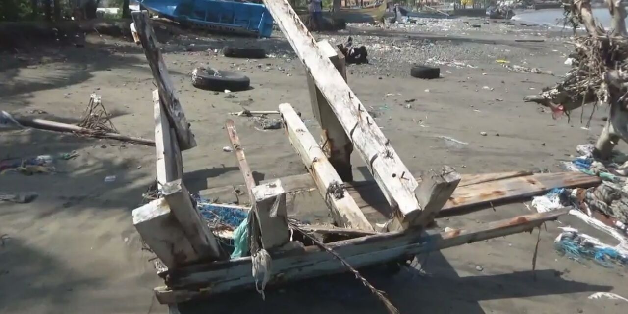 Gelombang Tinggi di Tanggamus Rusak Dermaga KPLP dan Belasan Kapal Nelayan