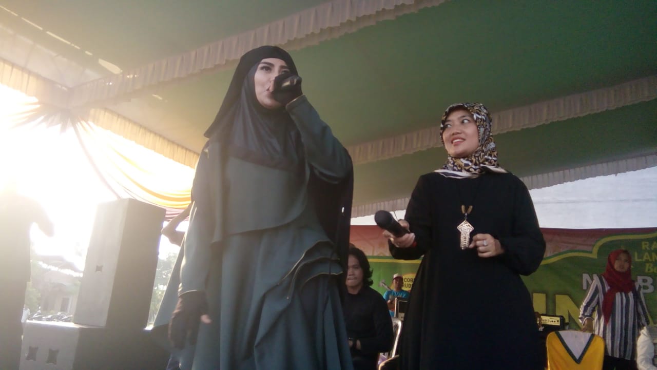 Nunik Ngabuburit di Melinting, Cinta Penelope Ajak Warga Pilih Nomor Tiga