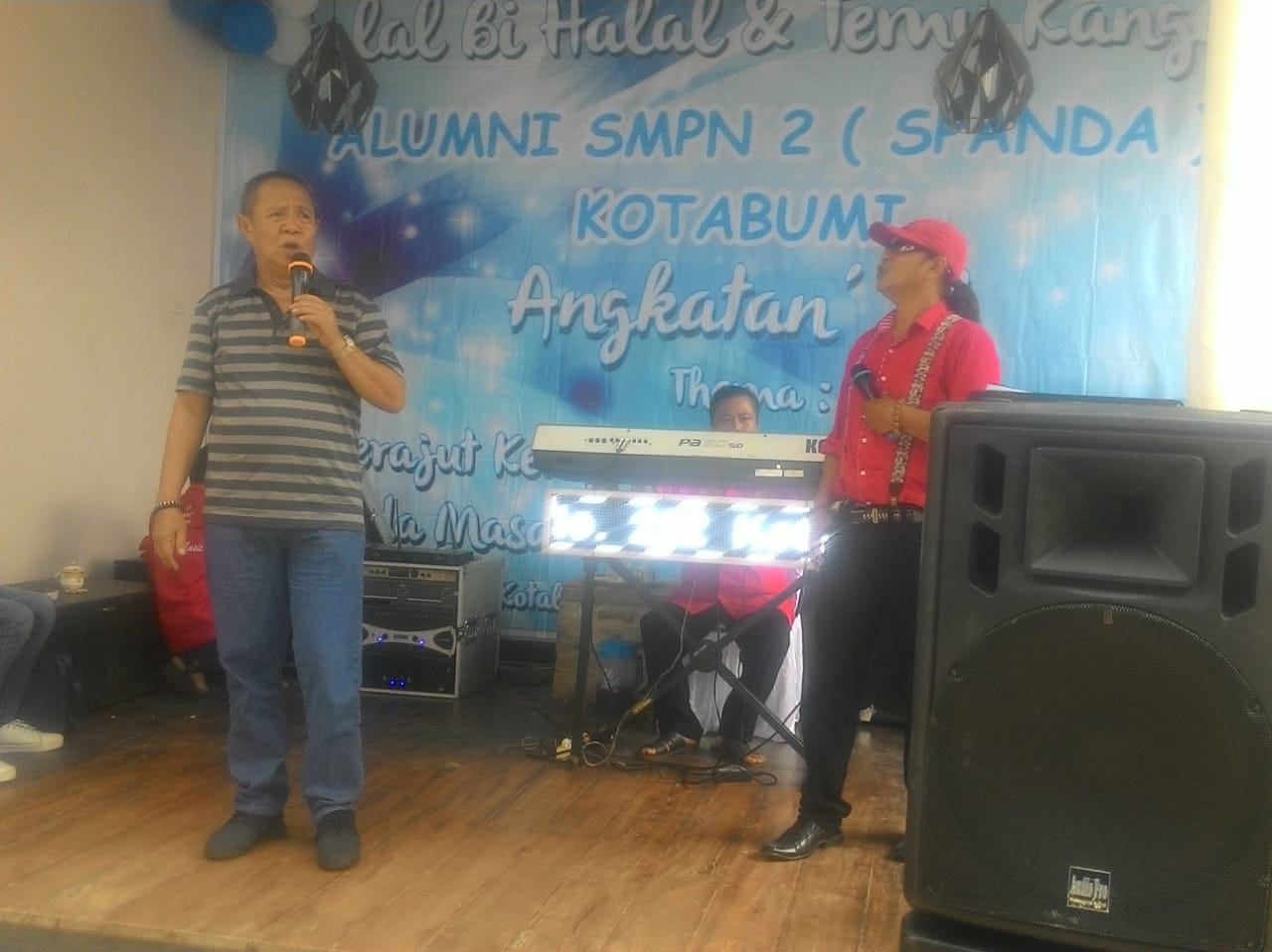 Bachtiar Basri Lantunkan Tembang Lawas Hibur Alumnus Spanda Kotabumi Angkatan 1983