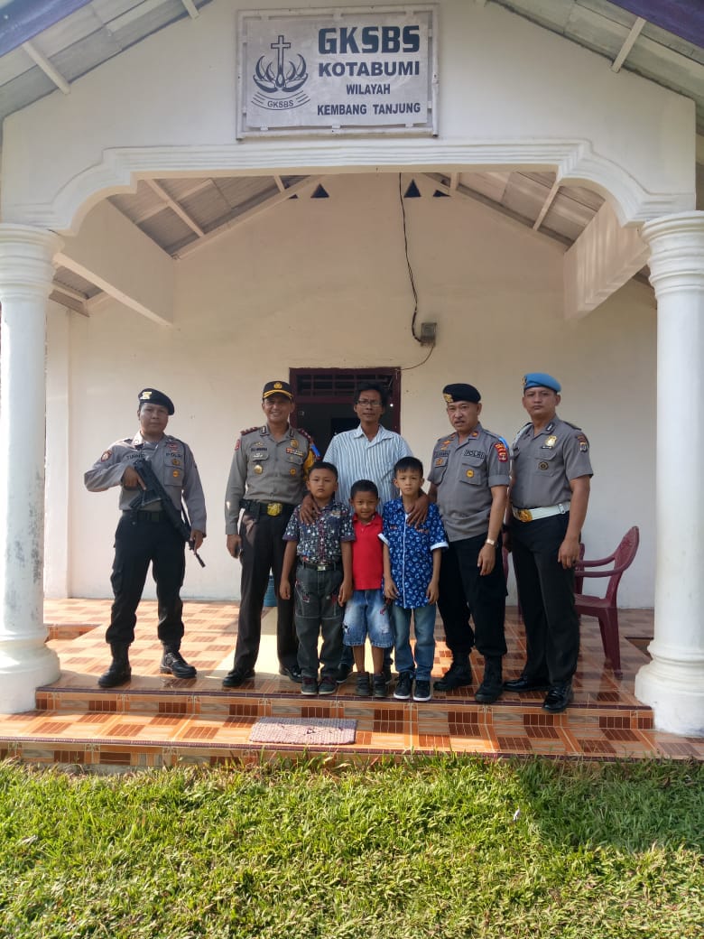 Kapolres Lampung Utara Pimpin Pengamanan Ibadah di Gereja