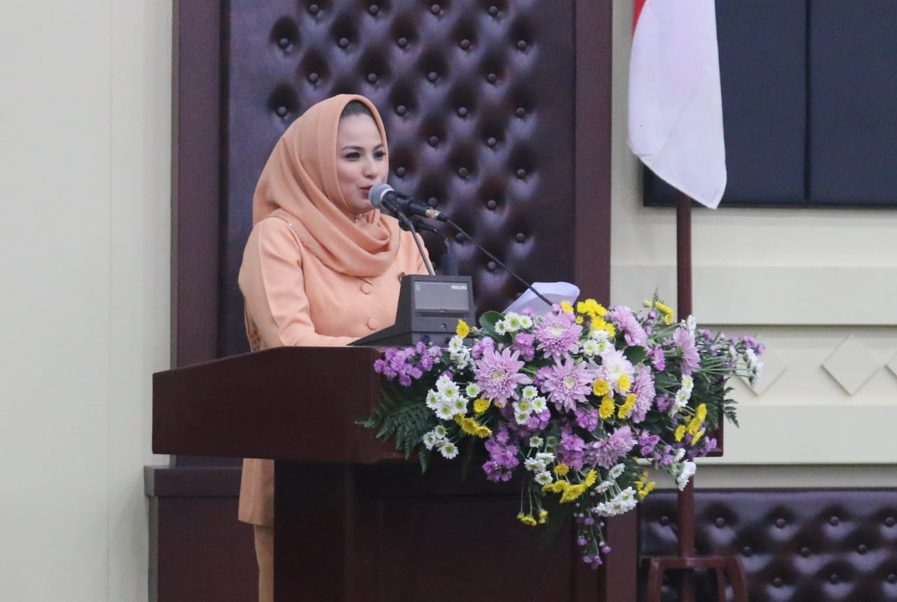 Pesan Ibu Yustin Ficardo, Jadilah Wanita Hebat Pendamping Suami