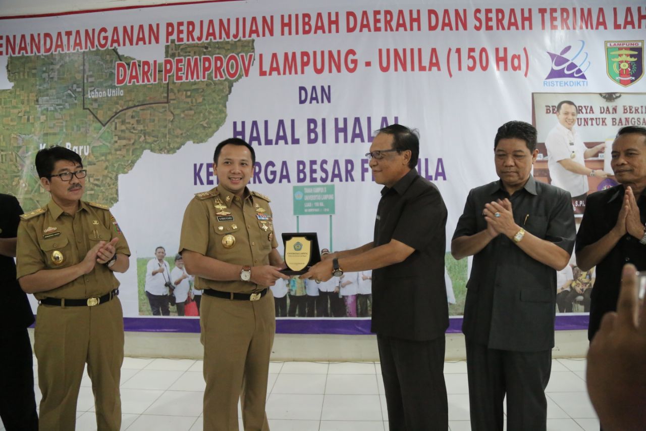 Gubernur Serahkan Hibah Tanah 150 Ha Untuk Pengembangan Fakultas Pertanian Unila