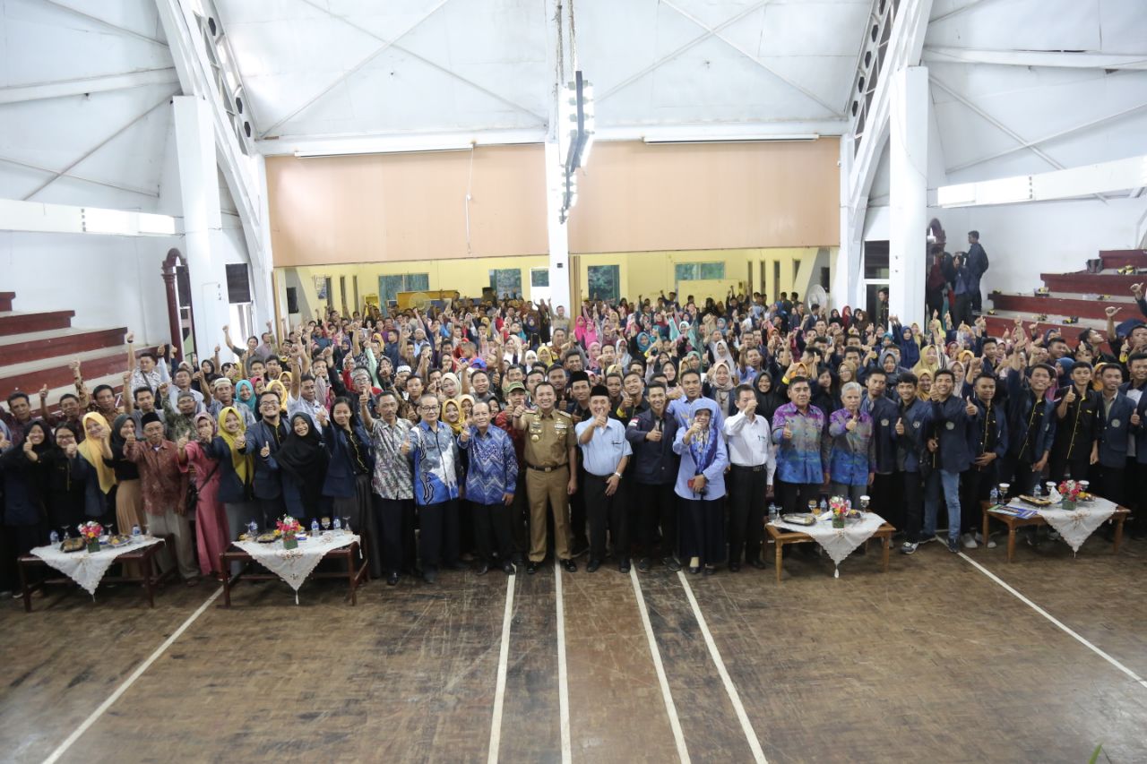 Gubernur Ridho Gelontorkan Rp 6,35 Miliar Untuk Kuliah Gratis Anak Petani di Polinela