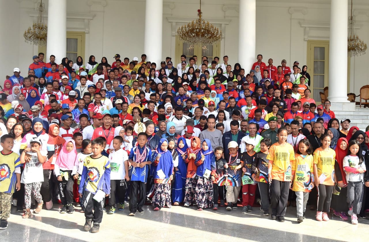 Presiden Bertemu Komunitas dan Atlet Panahan di Bogor