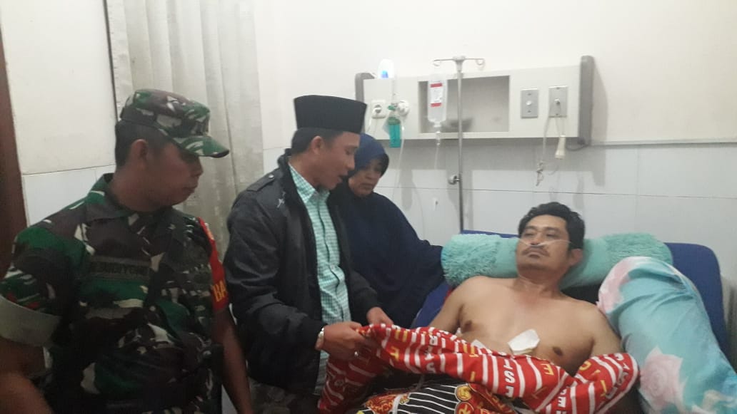 Parosil Besuk Kepala Balai Penyuluh Perkebunan Yang Dianiaya Orang Tak Dikenal