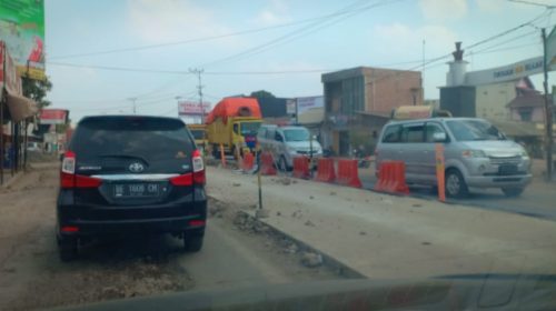 Biang Macet Jalinsum Pembangunan Jalan Bandar Jaya Malah “Mangkrak”