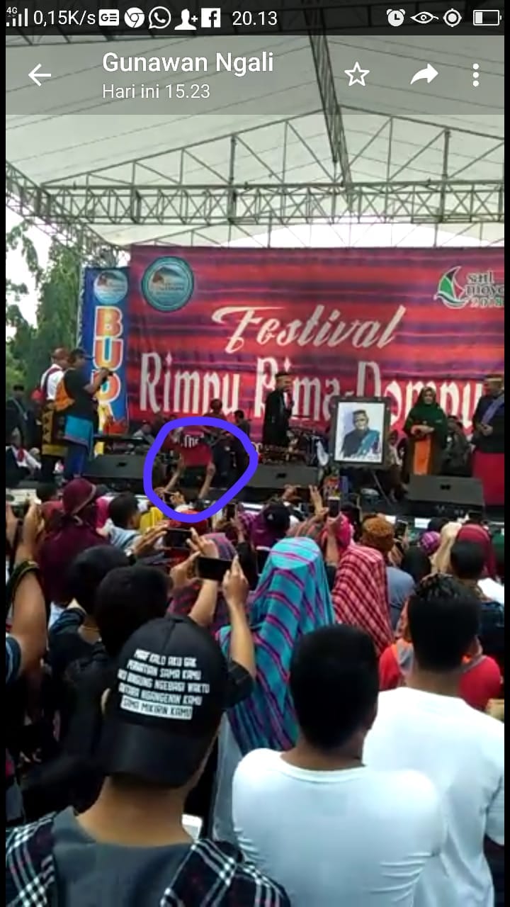 Warga Kirimkan Kartu Merah Kepada Bupati Bima di Acara Festival Budaya Bima-Dompu