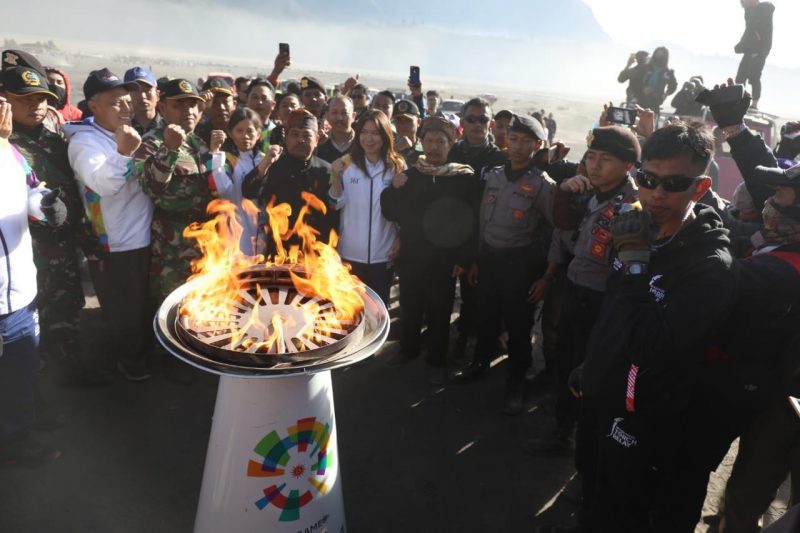 Api Obor Asian Games 2018 Berkobar di Puncak Gunung Bromo