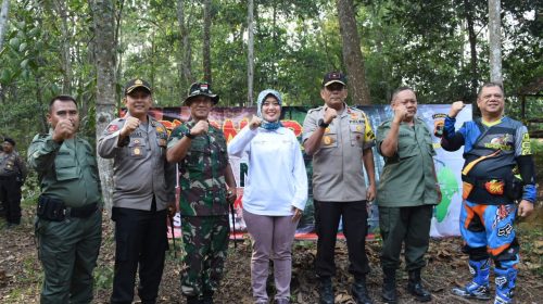 Bupati Lamtim Terima Kunjungan Kerja Bakti Sosial Polda Lampung Di TNWK