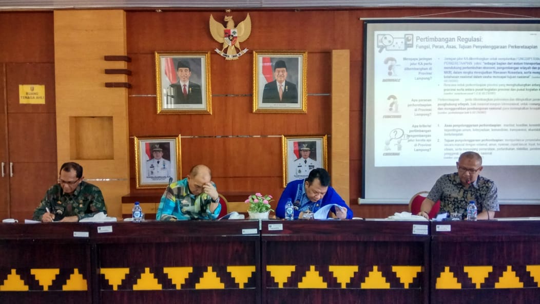 Mengerucut, KA Penunjang Distribusi Komoditi Daerah