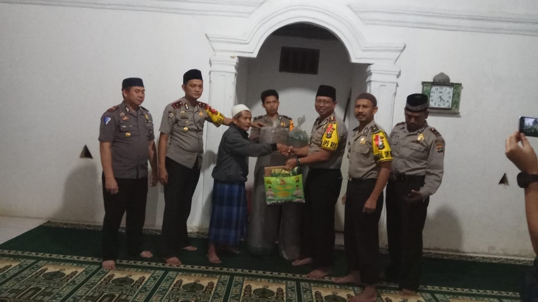Polres Mesuji Patroli Subuh, Ngobrol Iman, dan Sarapan Bareng Ulama